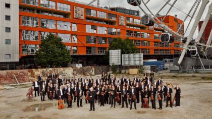 Symphonieorchester und Chor des Bayerischen Rundfunks mit Dirigent Sir Simon Rattle
