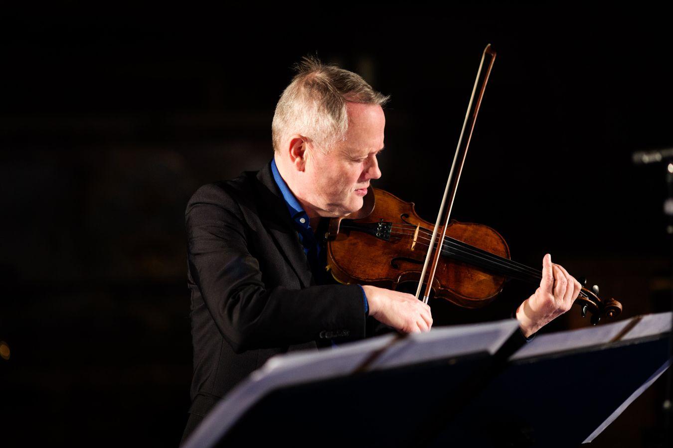 Helge Slaatto plays violin