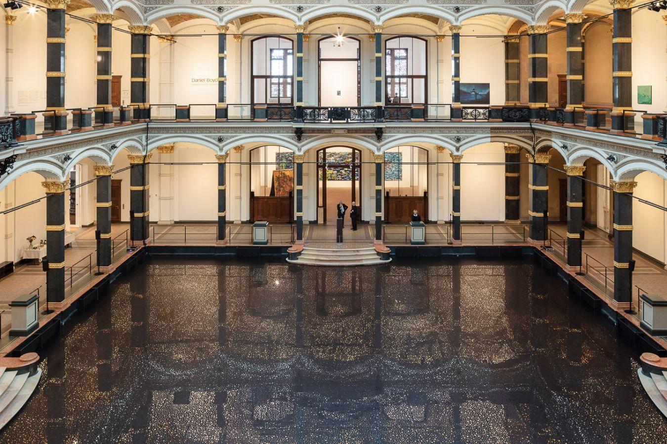 Daniel Boyd, RAINBOW SERPENT (VERSION), Installation view, Gropius Bau (2023)