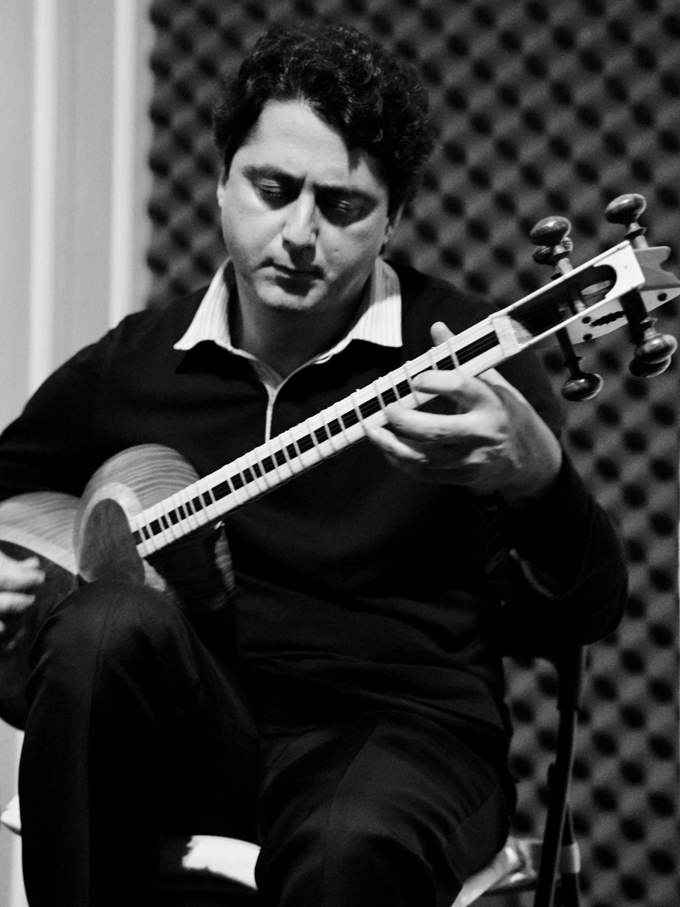 Majeed Qadianie plays on a tār