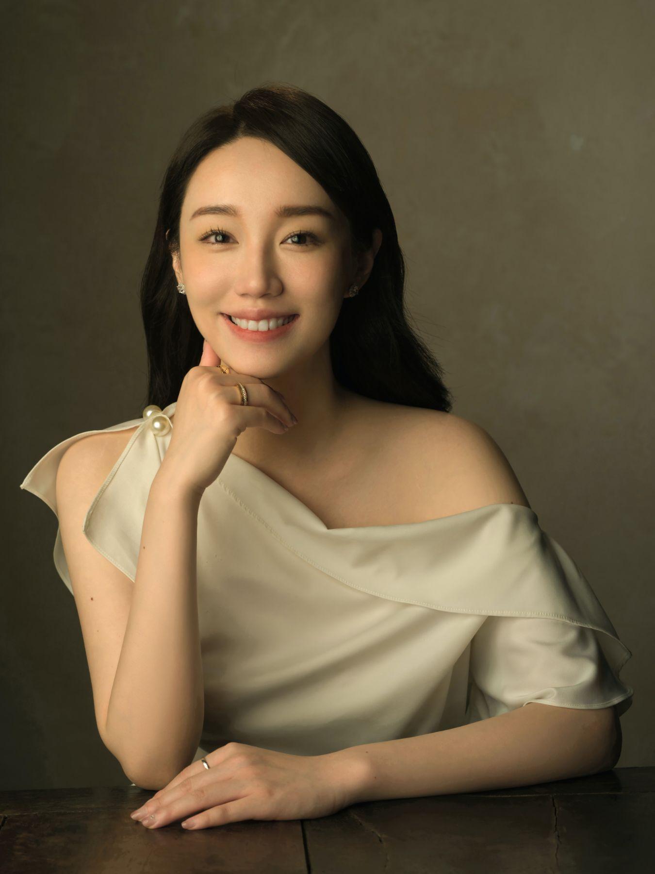 Portrait of Hongni Wu