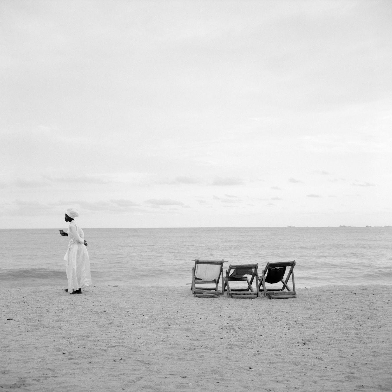Akinbode Akinbiyi, Bar Beach, Victoria Island, Lagos, 2006, From the series Sea Never Dry, Photograph, Courtesy: the artist