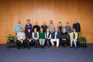 A group portrait of the participants in the autumn workshop "Forum Ecological Sustainability in Theatre" 2024 together with the organisers.