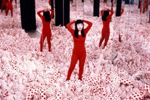 Yayoi Kusama, “Infinity Mirror Room – Phalli’s Field”, 1965 © YAYOI KUSAMA