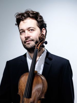 Portrait of Lawrence Power with violin