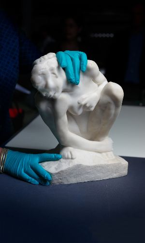 Auguste Rodin (1840–1917), Crouching Woman. Kunstmuseum Bern, Legat Cornelius Gurlitt 2014, Photo: Albrecht Fuchs © Kunst- und Ausstellungshalle der Bundesrepublik Deutschland GmbH
