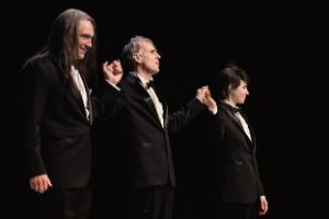 The ensemble of “Macbeth” receives applause.